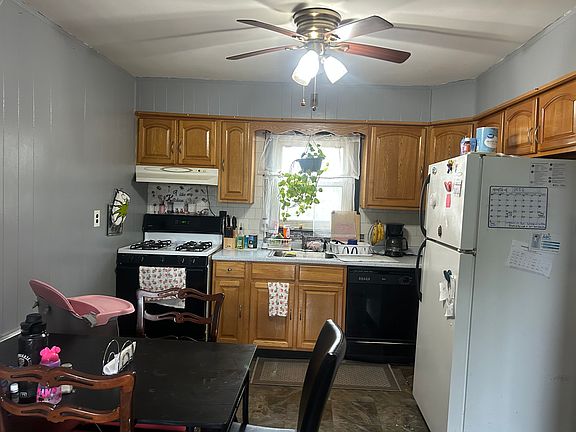 Eat in kitchen
