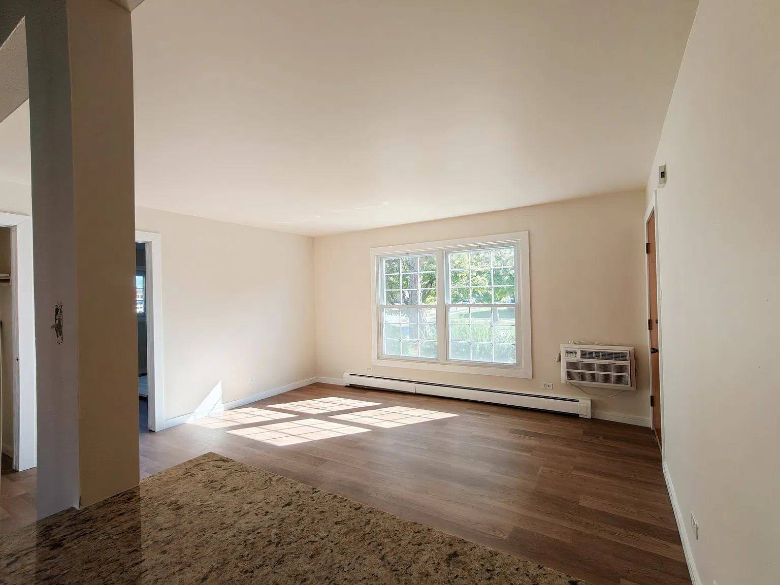 2 bed, 720 sqft, $1,800 — Photo 2