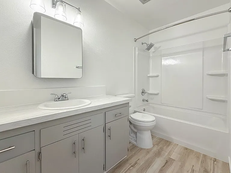 Kathy-Ann Apartments — Photo 53