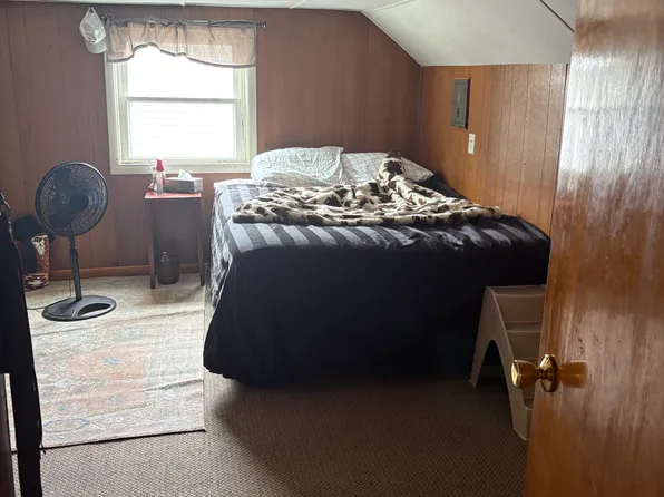 210 S 3rd St, Shepherd, MI 48883