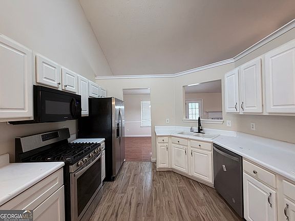 4th image of 1725 Heatherton Rd