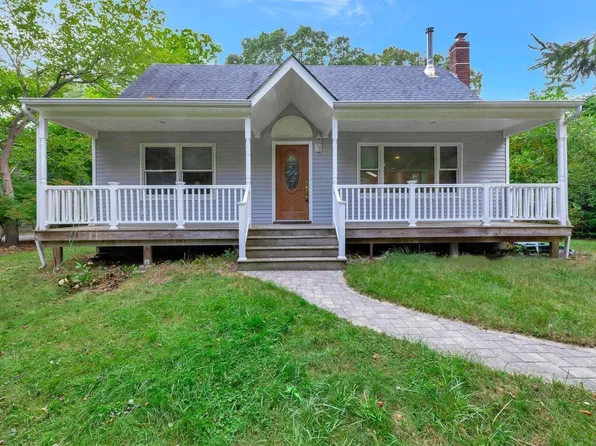 52 Crescent Bow, Ridge, NY 11961