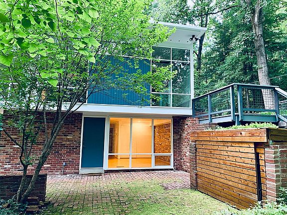 4th image of 7421 Saville Ct