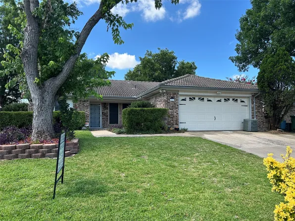 216 Lemon Dr, Arlington, TX 76018