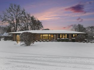 3135 Valley Ln, Saint Joseph, MI 49085