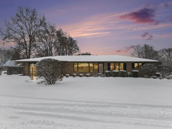 3135 Valley Ln, Saint Joseph, MI 49085