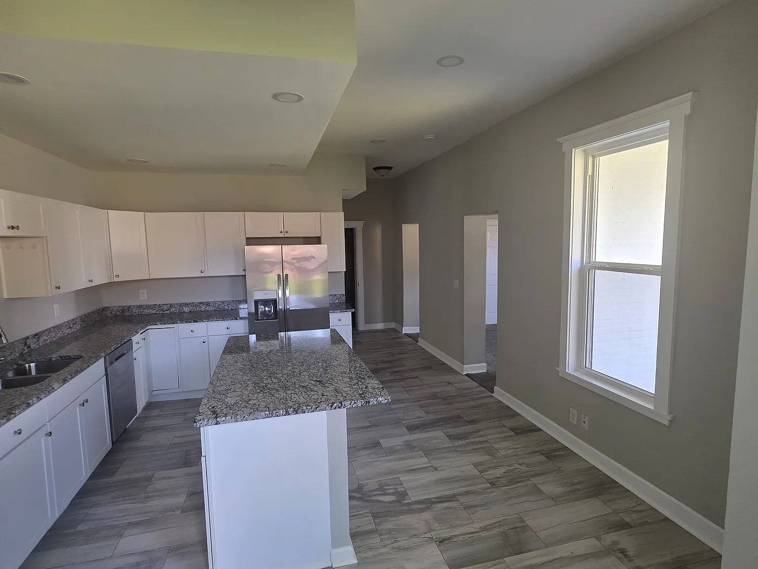 4 bed, 3324 sqft, $2,500 — Photo 2