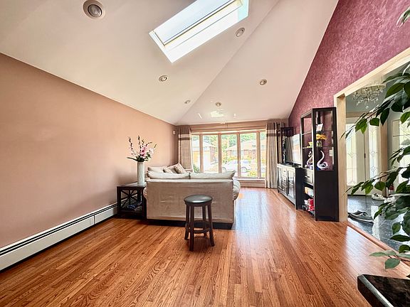 4th image of 118 Leahy St #1