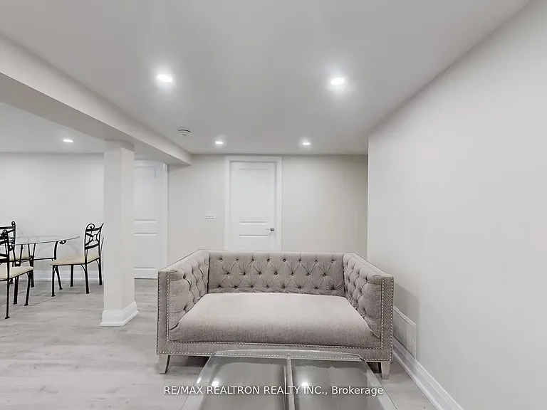 418 Marybay Cres #LOWER — Photo 15