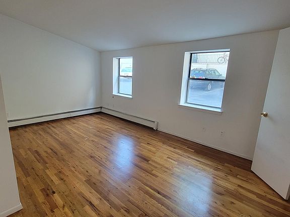 2nd image of 190 Bayville Ave APT 2