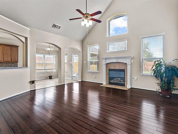 3rd image of 2819 Chinaberry Park Ln