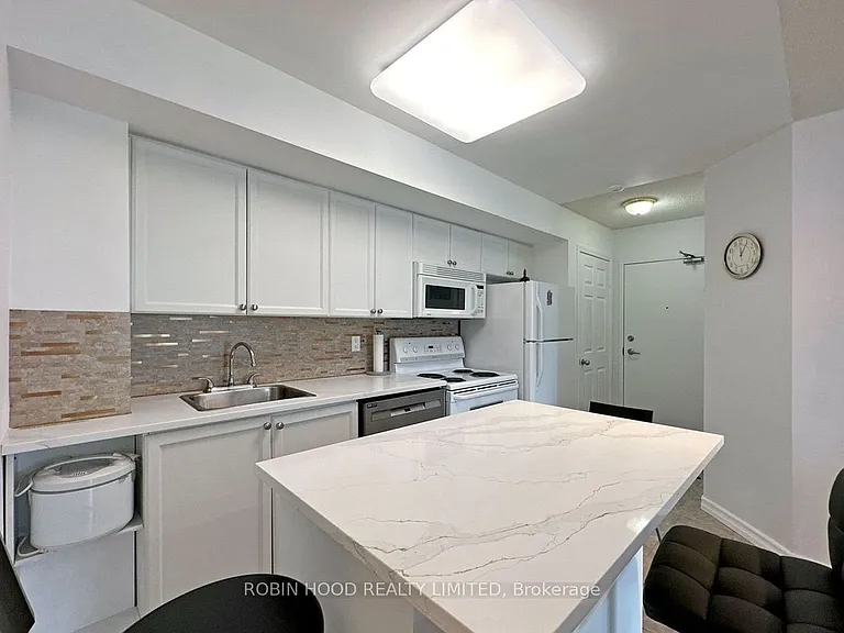 30 Harrison Garden Blvd #30 — Photo 15