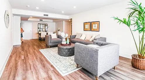 5026 Rosewood Ave — Photo 4