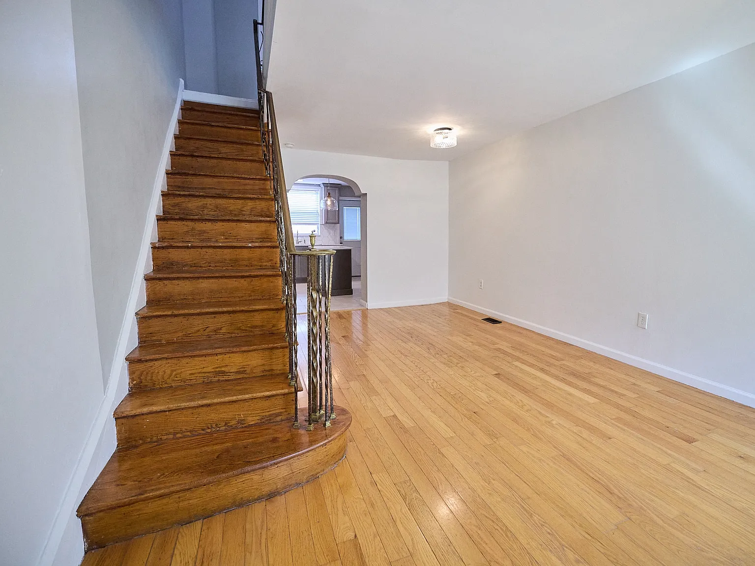 2 bed, 1.5 bath, 988 sqft, $1,700 — Photo 3