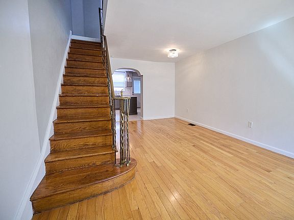 3rd image of 537 Wilder St