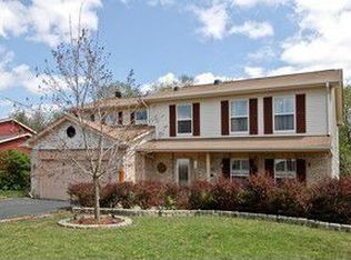 1196 Holly Ln, Algonquin, IL 60102