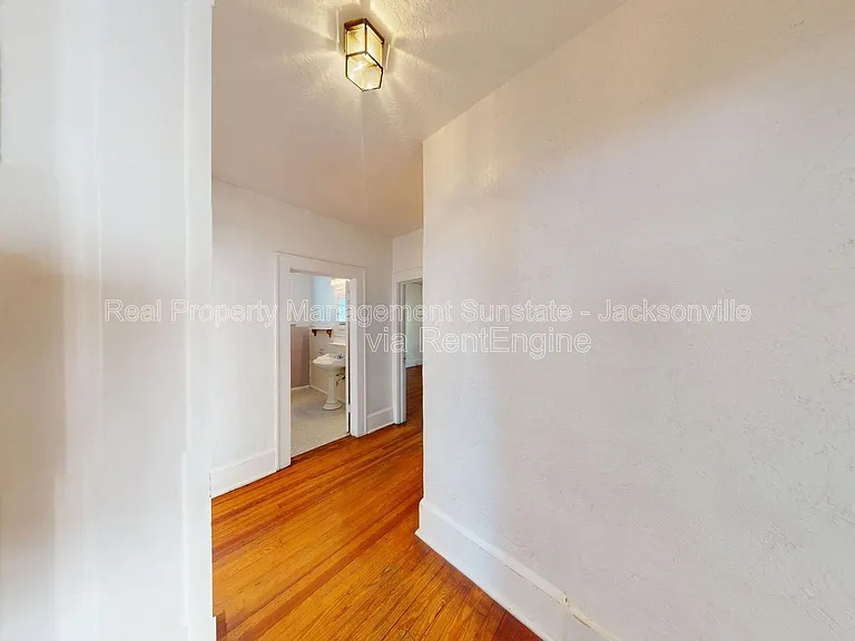 231 W 10th St — Photo 16