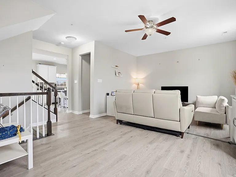 404 Aprilmae Way — Photo 5
