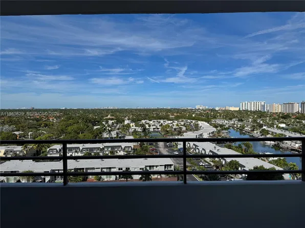 2500 Parkview Dr APT 1210, Hallandale, FL 33009