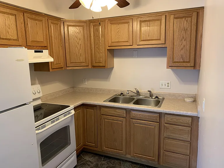 601 E Main St #6 — Photo 13