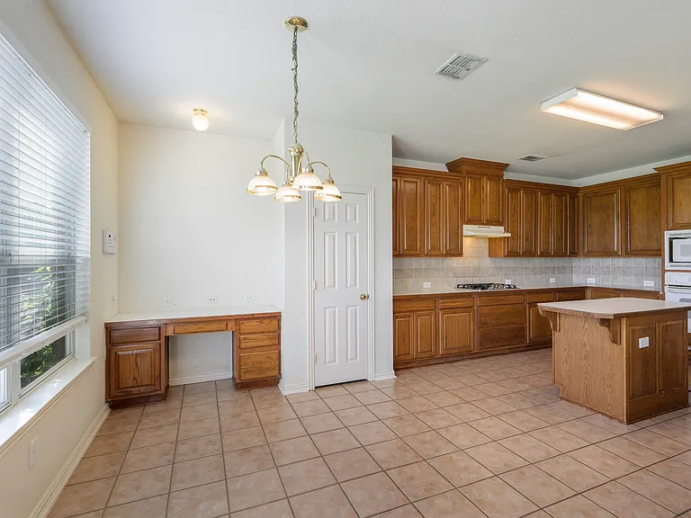 8708 Brook Hollow Dr — Photo 7