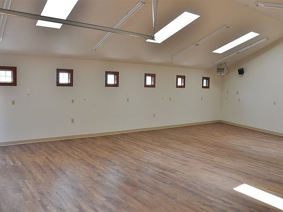 3rd image of 3202 E Diane Ct