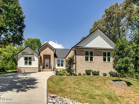 2nd image of 125 Daleyuhski Way