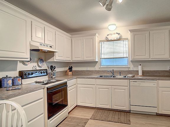 5th image of 614 La Juana Ct