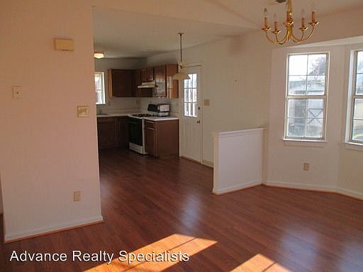 3rd image of 1401 Farley Ct
