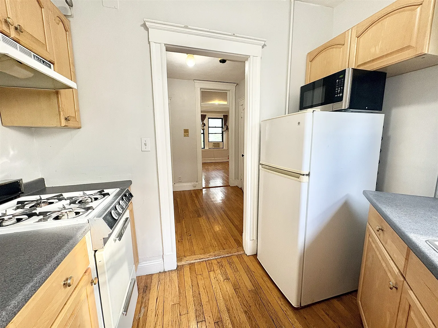 1 bed, 500 sqft, $2,400 — Photo 1