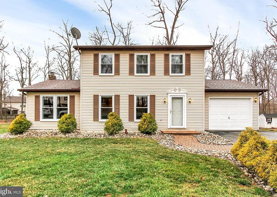 1st image of 28 Woodland Dr