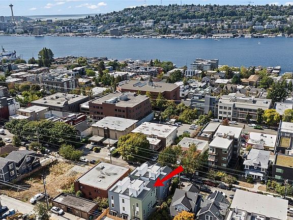 3rd image of 2344 Franklin Avenue E #A
