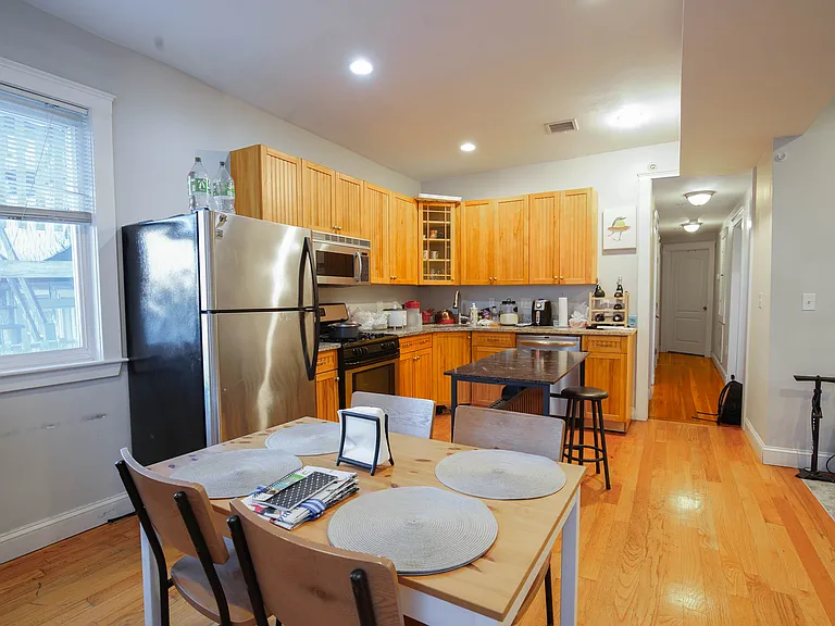 196 Marion St #2 — Photo 5