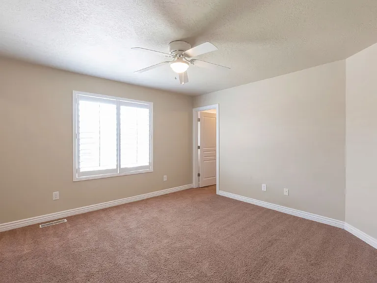 148 W 3360 N — Photo 26