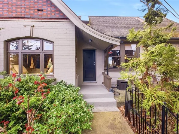 145 Prideaux St, Nanaimo, BC V9R 2M8