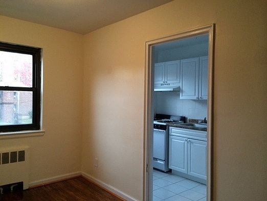 5th image of 2844 Hylan Blvd