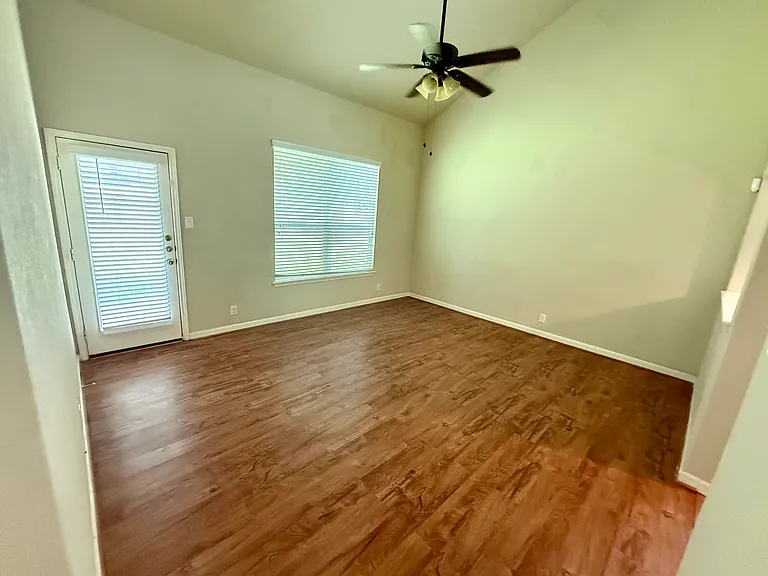 2169 Hazelwood Dr — Photo 8