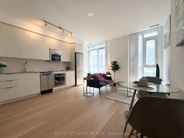 101 Erskine Ave #308, Toronto, ON M4P 0C5