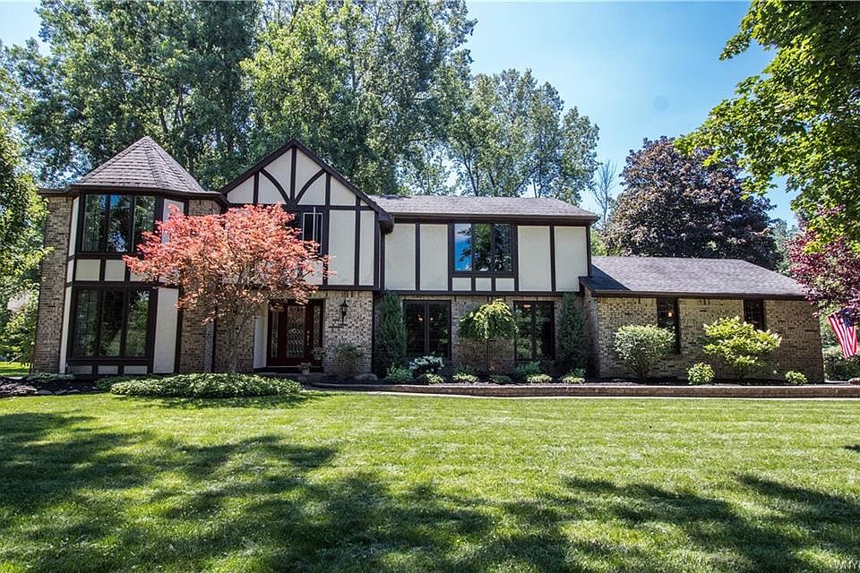 1st image of 26 Fox Meadow Dr