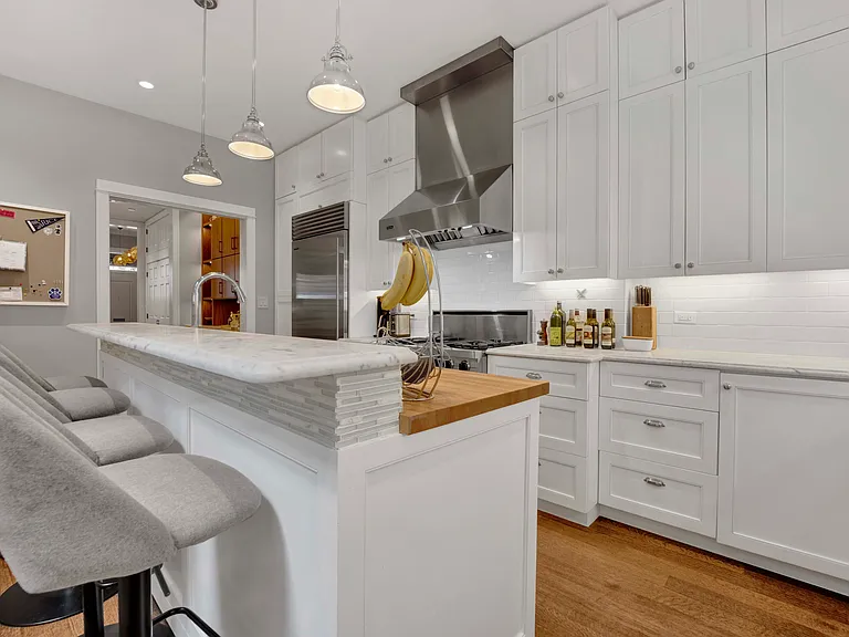 2109 N Clark St — Photo 14