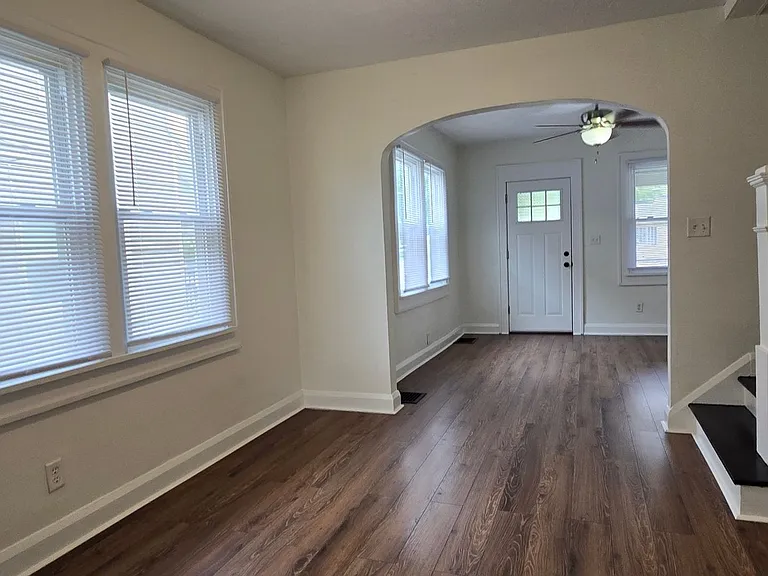 2746 Shelby St — Photo 7