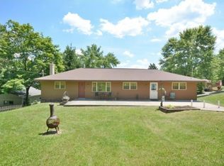 1135 Kings Ln, Coraopolis, PA