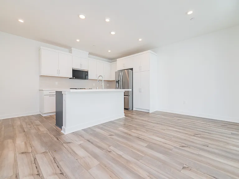 589 S Lyon St — Photo 6