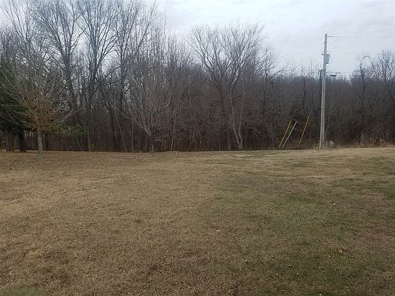 4th image of 215 Castle Ct