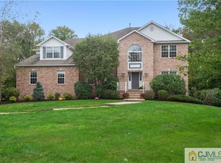 16 Carly Ct, Monroe Township, NJ 08831