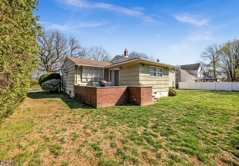 204 Tryon Pl — Photo 29