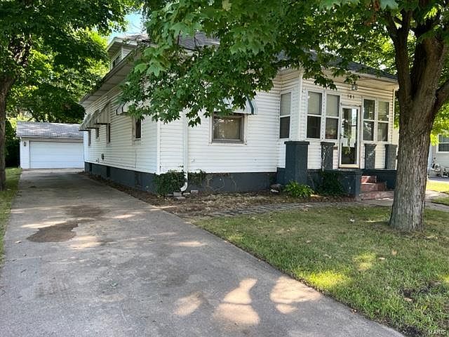 1st image of 701 E Ferguson Ave