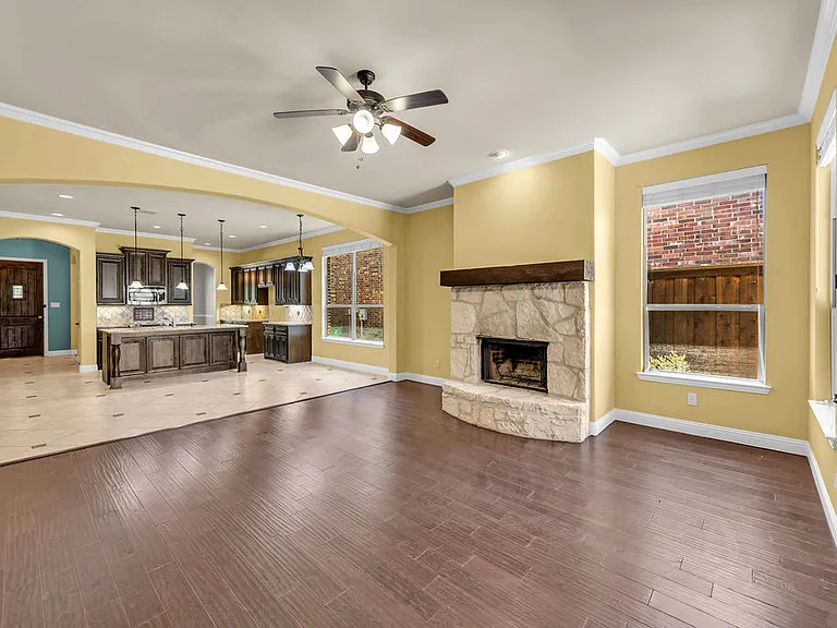 1721 Medina Ln — Photo 18