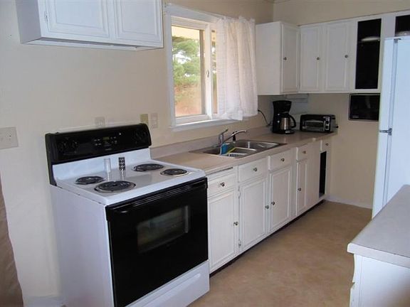 3rd image of 8646 Elm Ave