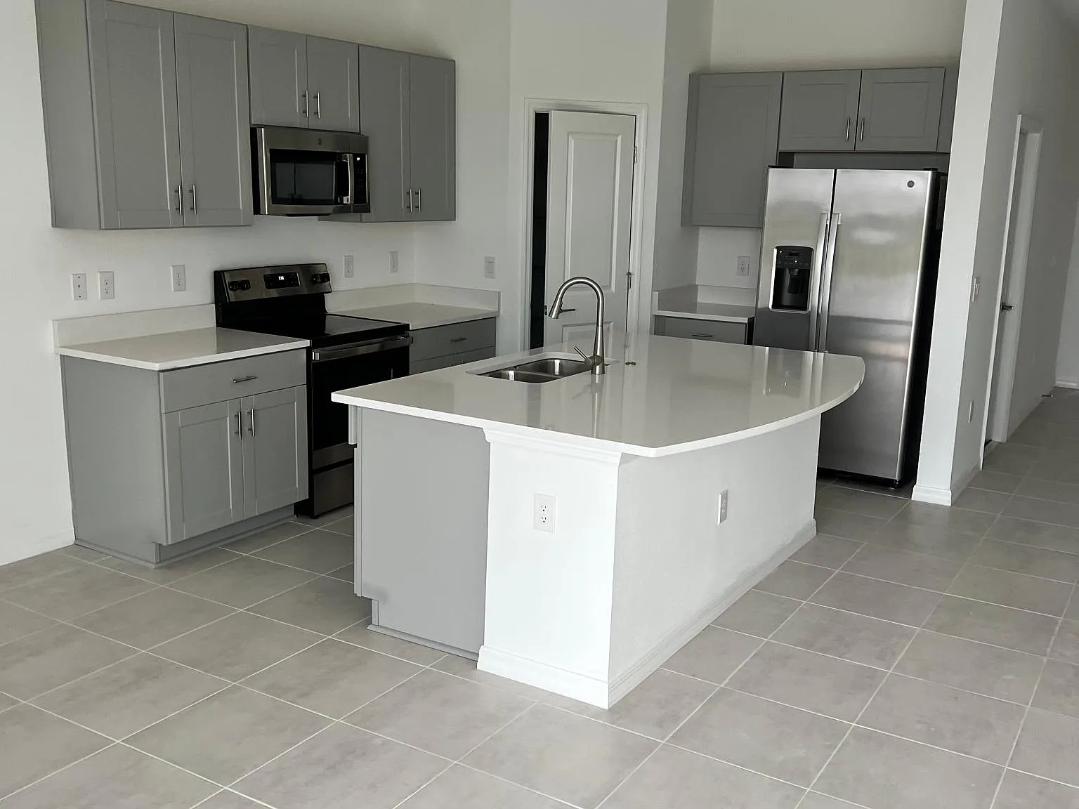 3 bed, 1373 sqft, $2,200 — Photo 3